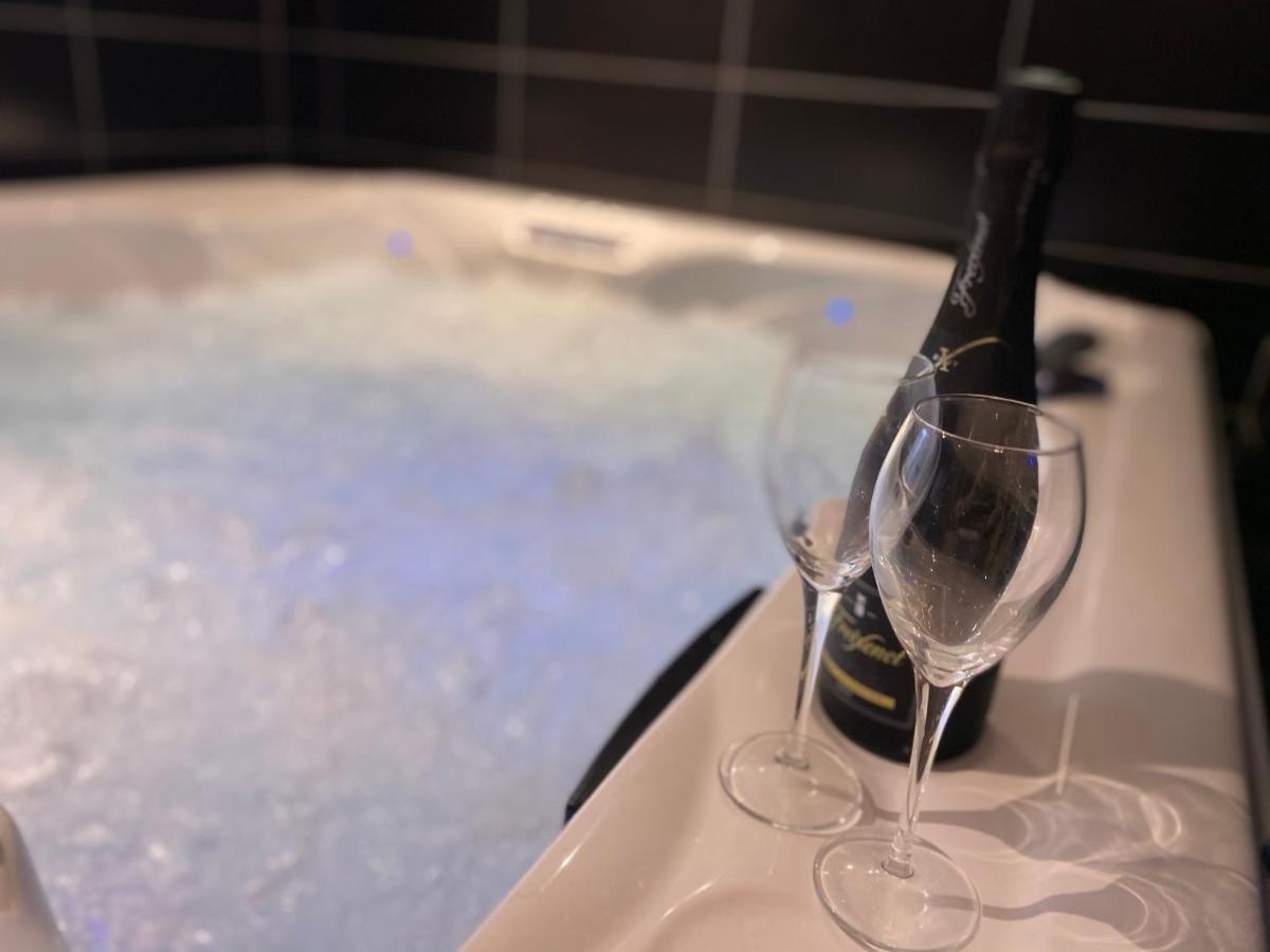 鲁昂Escapade Romantique - Jacuzzi Et Parking Prive - 002公寓 外观 照片