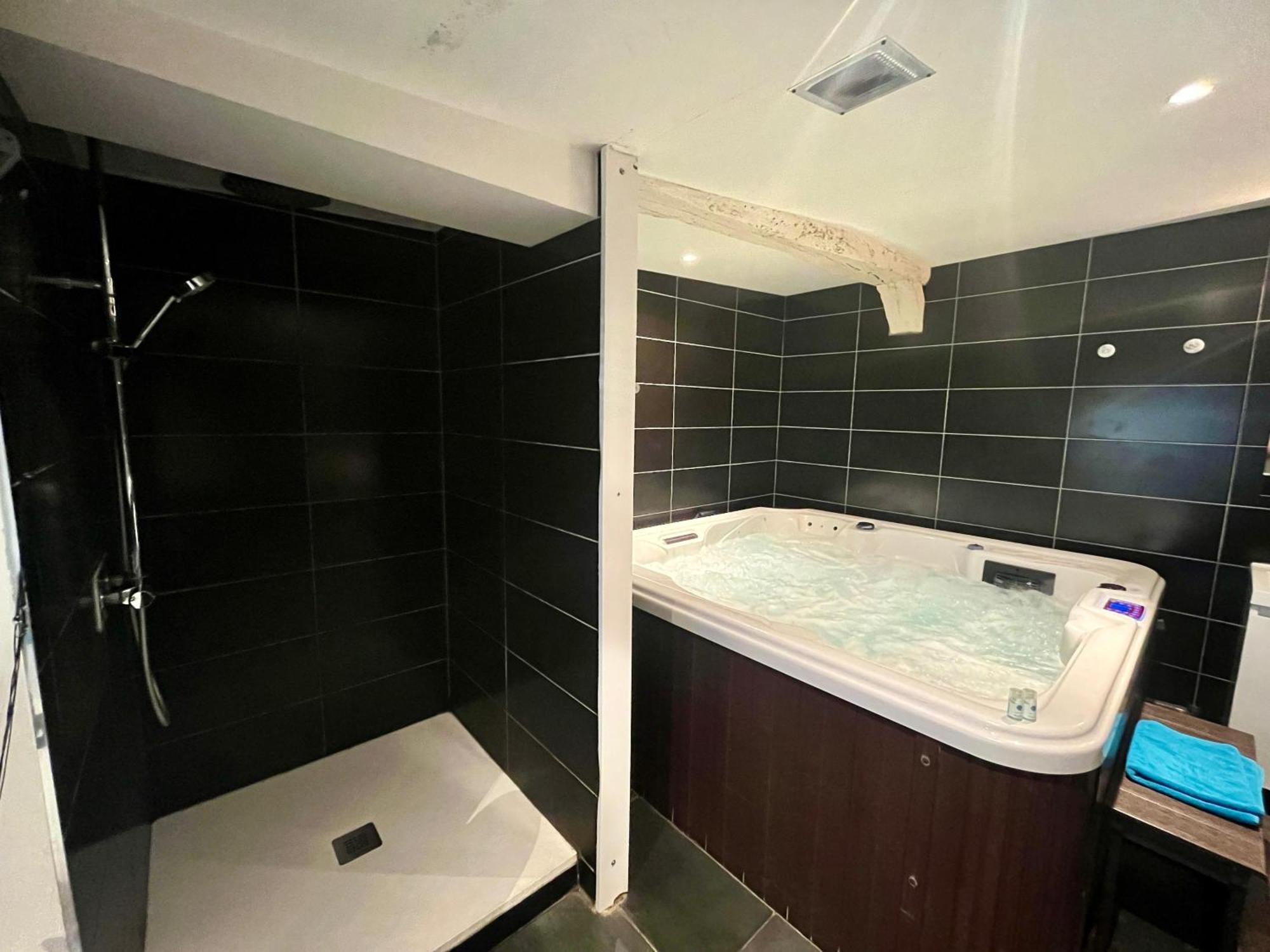鲁昂Escapade Romantique - Jacuzzi Et Parking Prive - 002公寓 外观 照片